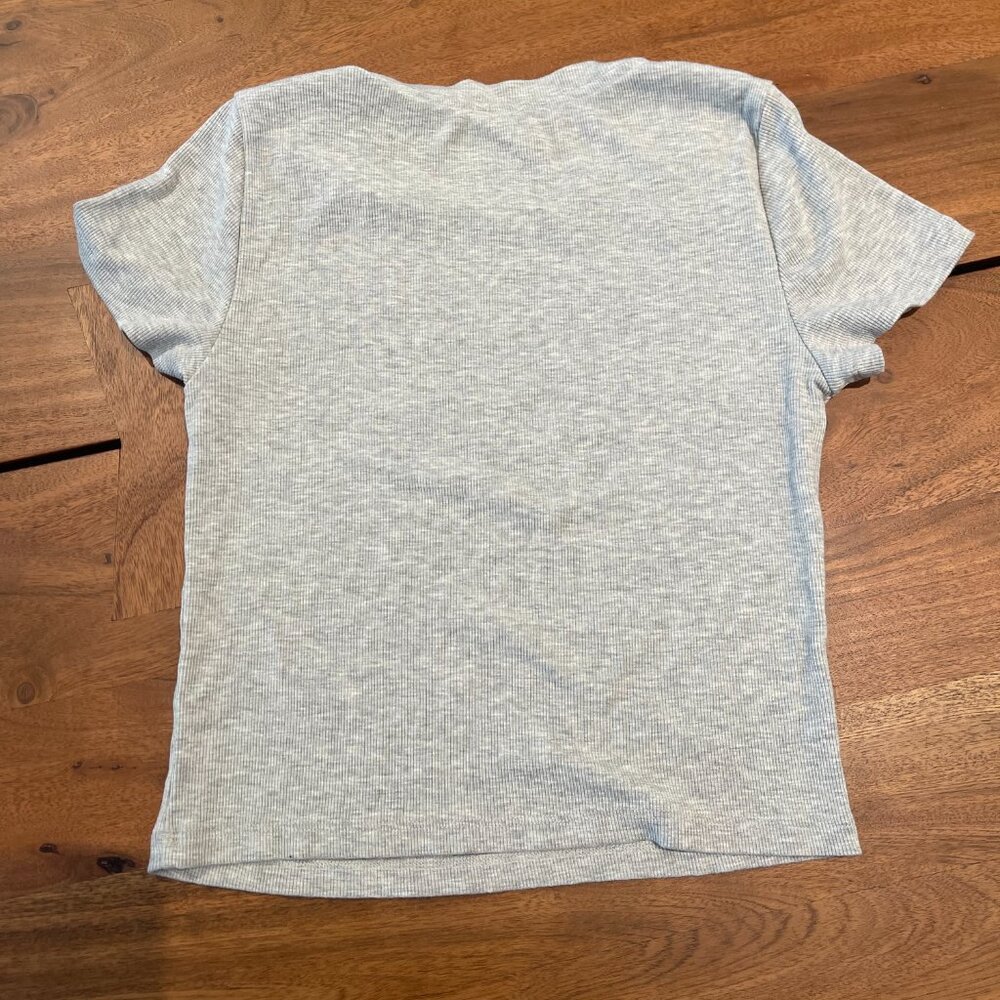 ✨ Gray Ribbed Tee | TNA - Picture 4 of 4